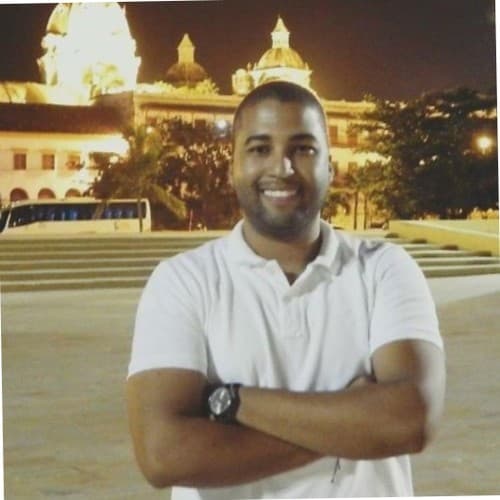 Luis Martínez — Consultor de Paid Media, 8+ años en paid media gestionando más de $2M anuales en Meta Ads y Google Ads